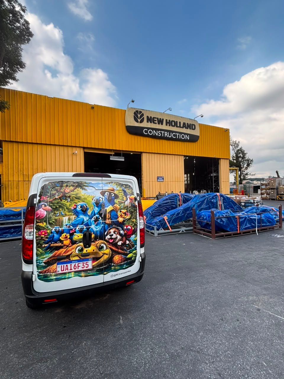 Entregas na New Holland Construction